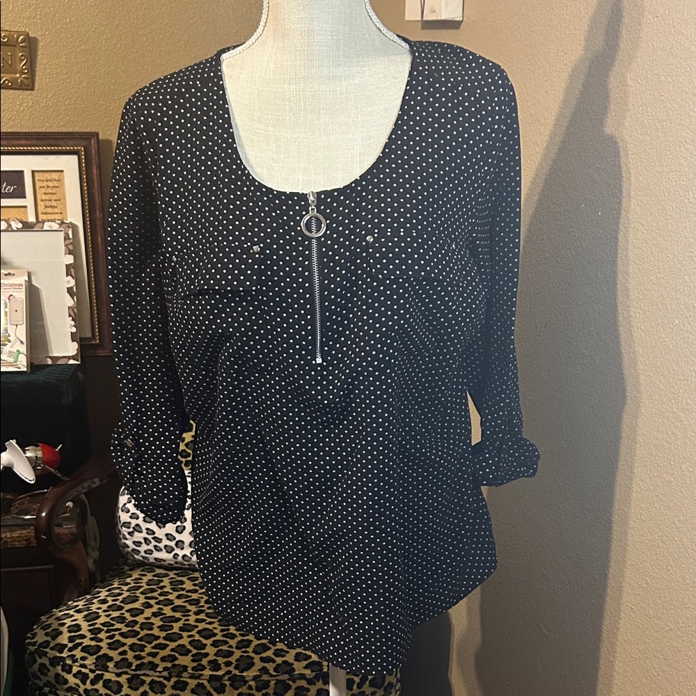 Elegant Black Polka Dot Blouse with Zipper